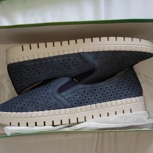 Easy street comfort wave shoes
